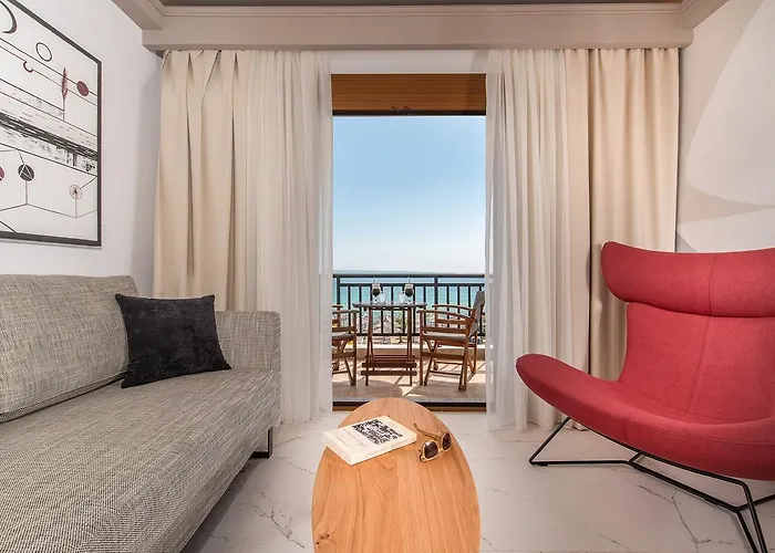 Assano Seafront Luxury Apartment *