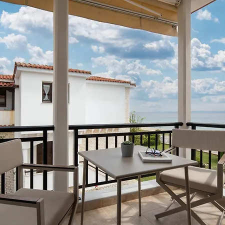 Assano Seafront Luxury Apartment *