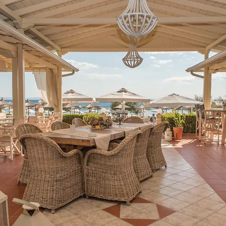 Assano Seafront Luxury ニキティ
